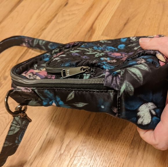 Lug crossbody bag - Picture 4 of 13